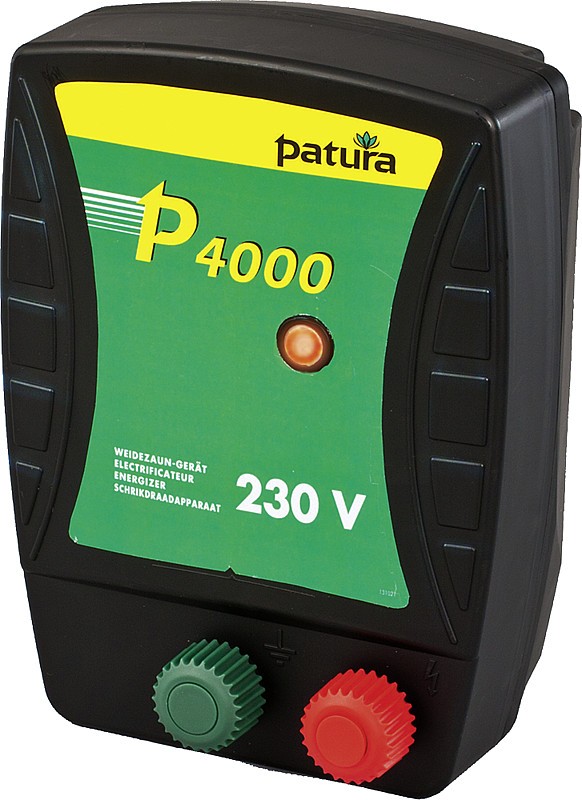 Schwarzes Weidezaungerät "P4000" mit gelb-grüner Beschriftung, einer orangefarbenen Kontrollleuchte und grünen und roten Anschlussknöpfen.
